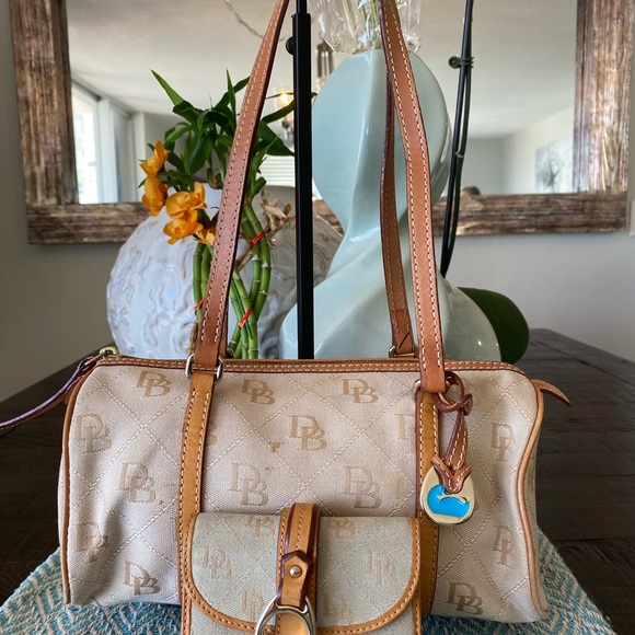 🌺Dooney & Bourke Signature Logo Purse & Wallet Set (Tan) w/Silver Hardware. - Picture 2 of 14